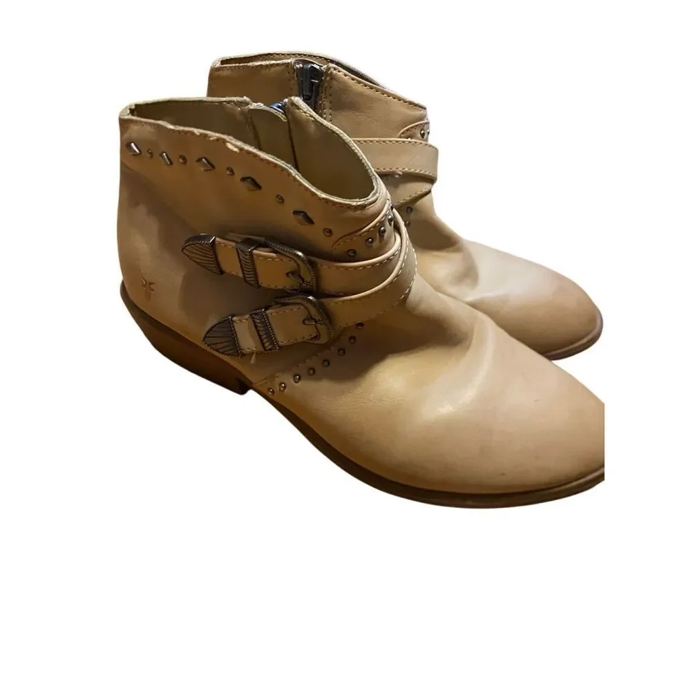 Frye Ellen studs Western Studded Mid-Heel Bootie in tan size 4